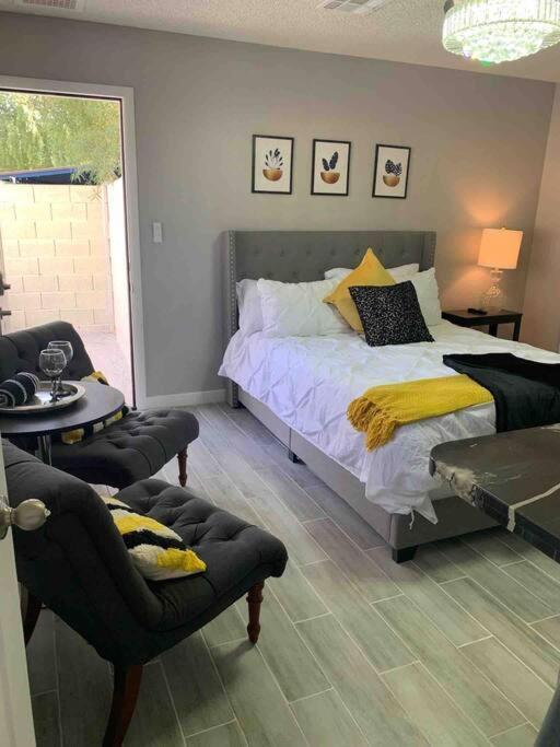 Charming Studio Overlooking The Pool. فينيكس المظهر الخارجي الصورة